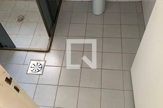 Banheiro  de apartamento para alugar com 1 quarto, 50m² em Guilhermina, Praia Grande