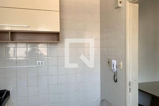 Cozinha de apartamento para alugar com 1 quarto, 50m² em Guilhermina, Praia Grande