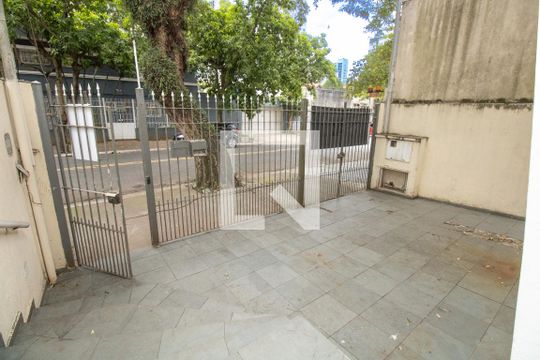 Garagem na frente da casa de casa à venda com 3 quartos, 142m² em Planalto Paulista, São Paulo