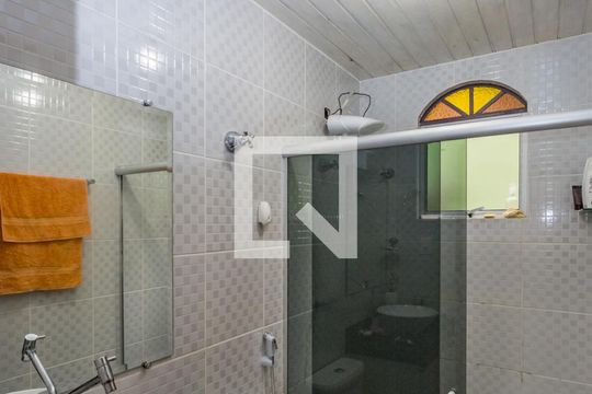Banheiro Social 1 de casa à venda com 3 quartos, 406m² em Santa Helena, Belo Horizonte