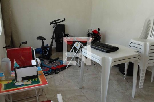 Área comum de casa à venda com 3 quartos, 170m² em Km 18, Osasco