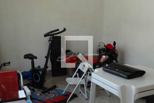Área comum de casa à venda com 3 quartos, 170m² em Km 18, Osasco