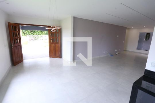 Sala de casa à venda com 3 quartos, 800m² em Taguatinga Centro (taguatinga), Brasília