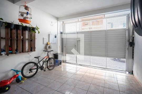 Garagem de casa à venda com 3 quartos, 120m² em Conceição, Diadema