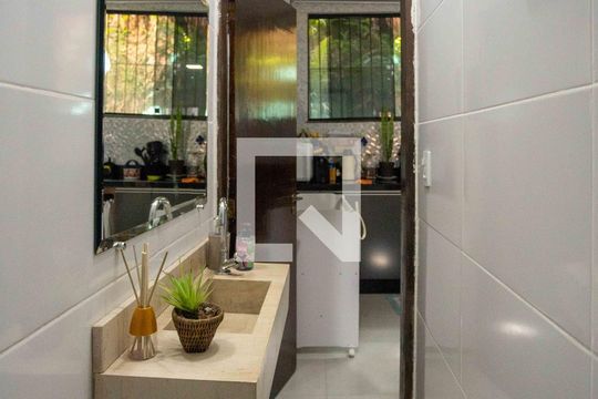Banheiro Social de casa à venda com 3 quartos, 120m² em Conceição, Diadema