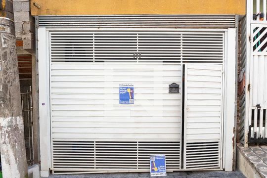 Fachada de casa à venda com 3 quartos, 120m² em Conceição, Diadema