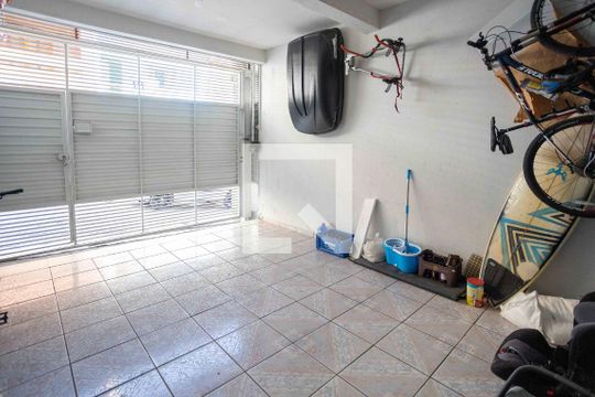 Garagem de casa à venda com 3 quartos, 120m² em Conceição, Diadema
