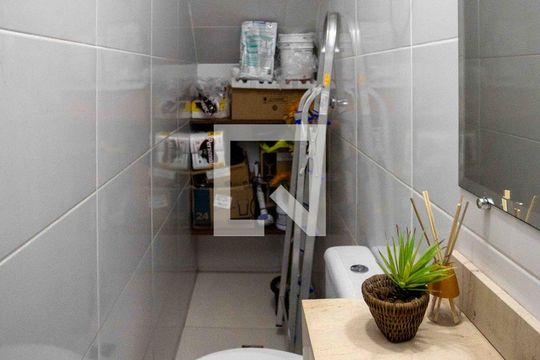 Banheiro Social de casa à venda com 3 quartos, 120m² em Conceição, Diadema