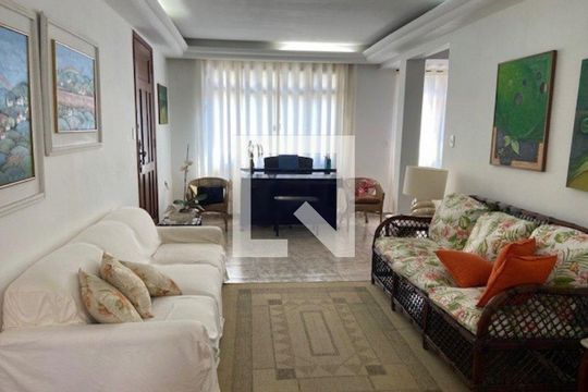 Casa à venda com 6 quartos, 200m² em Cambuci, São Paulo