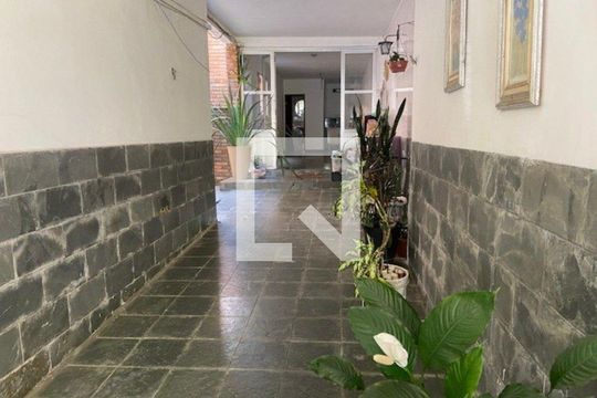 Casa à venda com 6 quartos, 200m² em Cambuci, São Paulo
