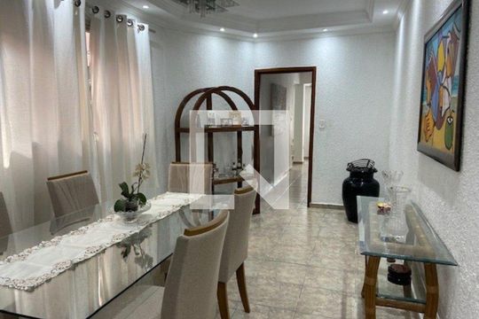 Casa à venda com 6 quartos, 200m² em Cambuci, São Paulo
