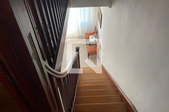 Casa à venda com 6 quartos, 200m² em Cambuci, São Paulo