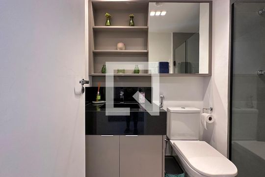 Banheiro de apartamento à venda com 1 quarto, 24m² em Brooklin, São Paulo