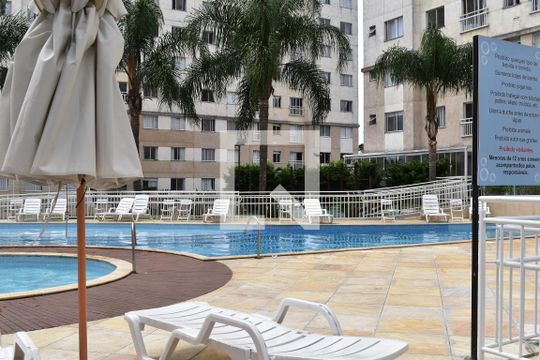 Área comum - Piscina de apartamento para alugar com 2 quartos, 51m² em Pinheirinho, Curitiba