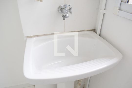 Área de Serviço de apartamento para alugar com 2 quartos, 51m² em Pinheirinho, Curitiba