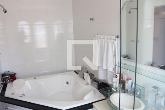 Banheiro da Suíte 1 de casa à venda com 4 quartos, 400m² em Osvaldo Cruz, São Caetano do Sul