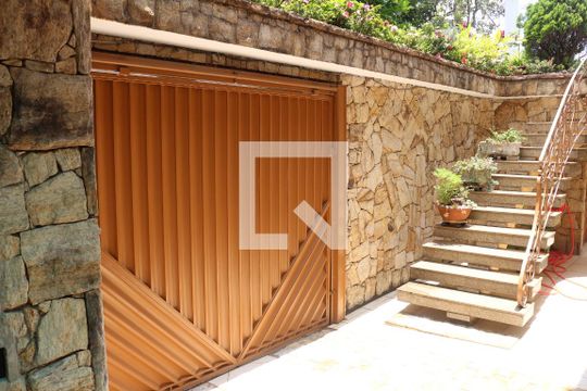 Garagem de casa à venda com 4 quartos, 400m² em Osvaldo Cruz, São Caetano do Sul