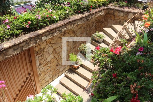 Sacada de casa à venda com 4 quartos, 400m² em Osvaldo Cruz, São Caetano do Sul