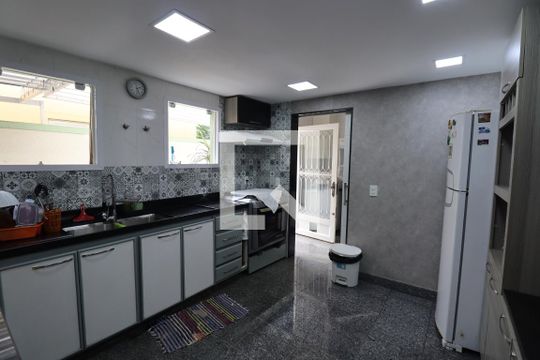 Cozinha de casa de condomínio à venda com 4 quartos, 175m² em Ingá, Niterói