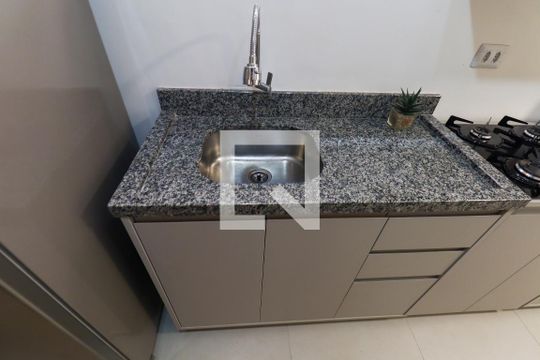 Cozinha e Área de Serviço de apartamento para alugar com 3 quartos, 89m² em Campina do Siqueira, Curitiba