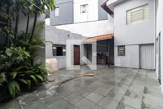 Quintal de casa para alugar com 3 quartos, 320m² em Vila Água Funda, São Paulo