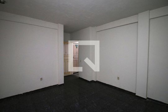 Sala de apartamento para alugar com 1 quarto, 63m² em Brás de Pina, Rio de Janeiro