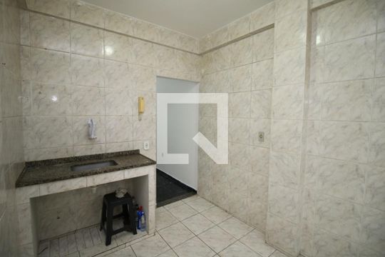 Cozinha de apartamento para alugar com 1 quarto, 63m² em Brás de Pina, Rio de Janeiro