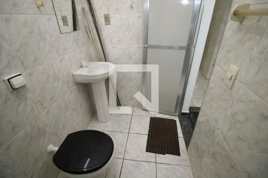 Banheiro de apartamento para alugar com 1 quarto, 63m² em Brás de Pina, Rio de Janeiro