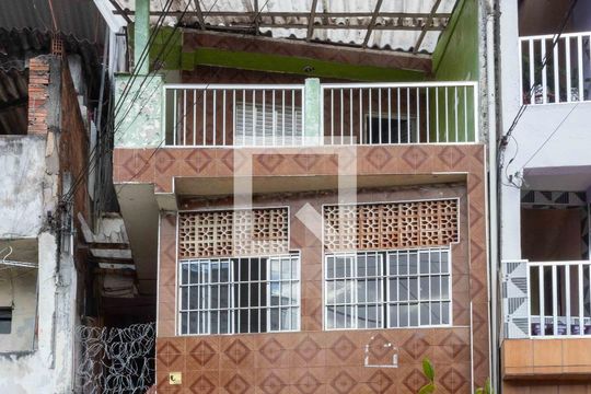 Fachada de casa para alugar com 1 quarto, 54m² em Campanário, Diadema