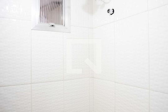 Banheiro de casa para alugar com 1 quarto, 54m² em Campanário, Diadema
