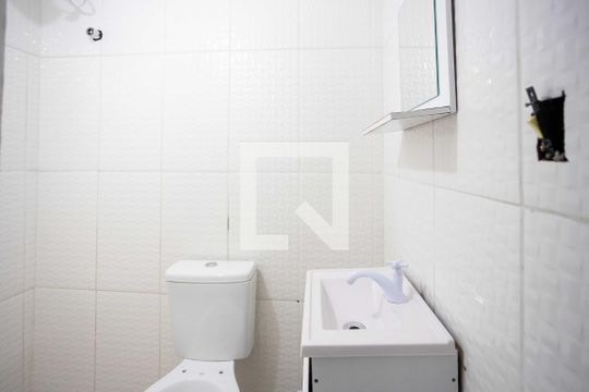 Banheiro de casa para alugar com 1 quarto, 54m² em Campanário, Diadema