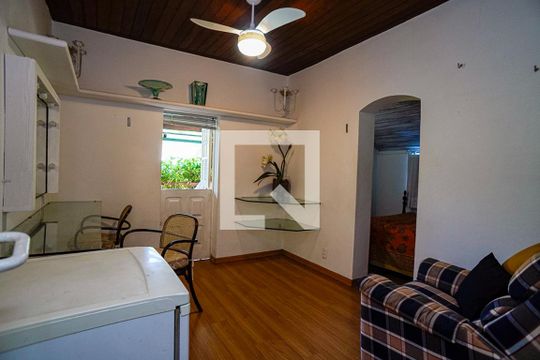 Quarto de casa para alugar com 3 quartos, 250m² em Vila Progresso, Niterói