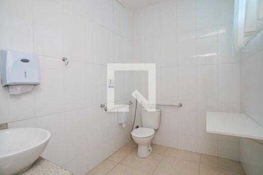 Banheiro de casa para alugar com 3 quartos, 250m² em Vila Progresso, Niterói