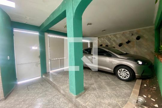 Garagem de casa à venda com 6 quartos, 300m² em Vila Prudente, São Paulo