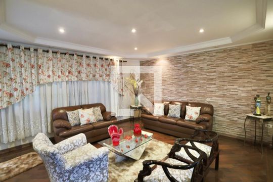 Sala 1 de casa à venda com 6 quartos, 300m² em Vila Prudente, São Paulo