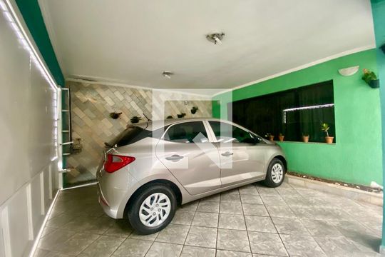 Garagem de casa à venda com 6 quartos, 300m² em Vila Prudente, São Paulo