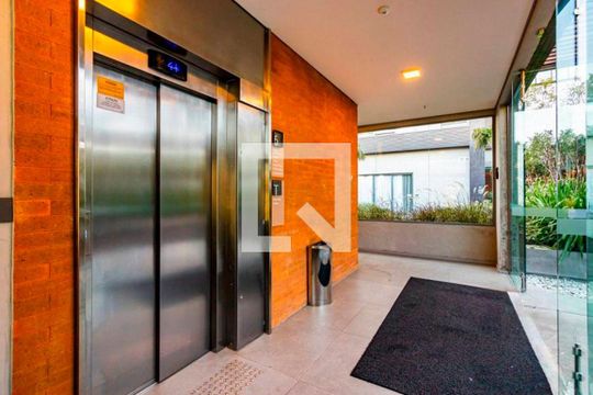Hall de entrada de apartamento à venda com 1 quarto, 53m² em Teresópolis, Porto Alegre
