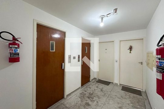 Hall Apartamento de apartamento à venda com 2 quartos, 52m² em Vila Alexandria, São Paulo