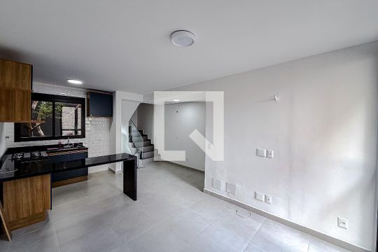 Sala de casa de condomínio para alugar com 2 quartos, 122m² em Vila Mariana, São Paulo