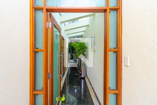 Entrada de casa à venda com 3 quartos, 365m² em Vila Lucia, São Paulo