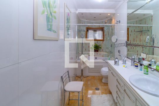 Banheiro da Suíte de casa à venda com 3 quartos, 365m² em Vila Lucia, São Paulo