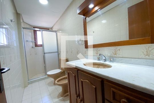 banheiro 1 de apartamento para alugar com 4 quartos, 126m² em Marechal Rondon, Canoas