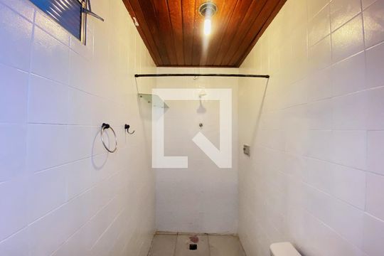 Banheiro de casa para alugar com 2 quartos, 60m² em Pero Vaz, Salvador