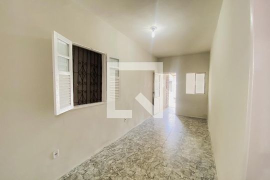 Sala de casa para alugar com 2 quartos, 60m² em Pero Vaz, Salvador