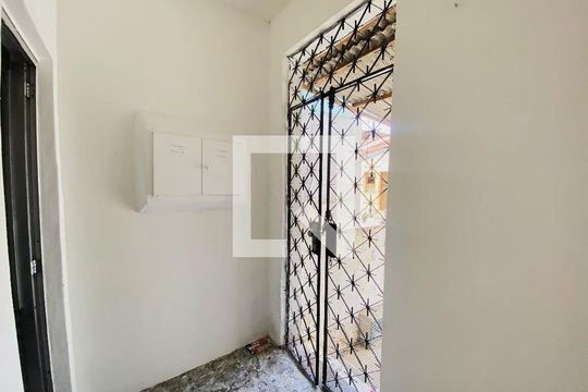 Entrada de casa para alugar com 2 quartos, 60m² em Pero Vaz, Salvador
