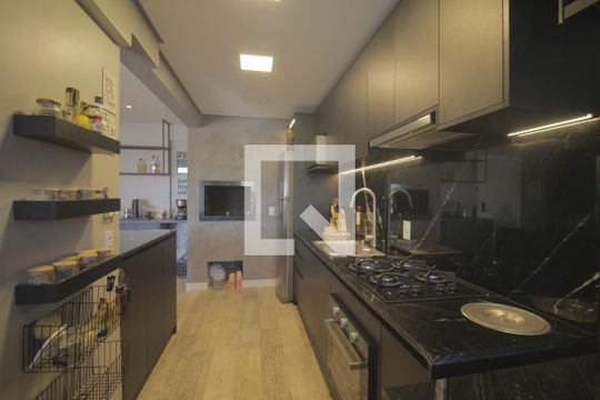 Cozinha de apartamento à venda com 1 quarto, 52m² em Centro, Canoas