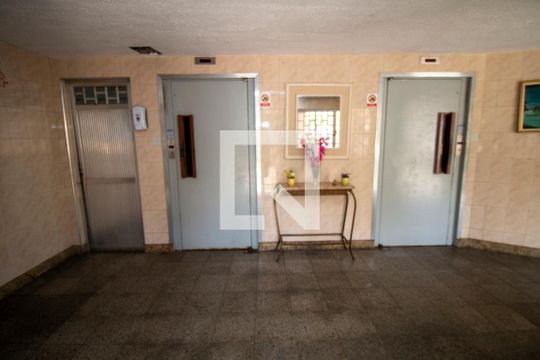 Área comum - Elevadores de apartamento para alugar com 2 quartos, 55m² em Olaria, Rio de Janeiro