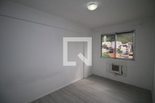 Quarto 1 de apartamento para alugar com 2 quartos, 55m² em Olaria, Rio de Janeiro
