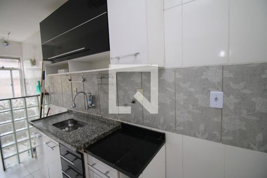 Cozinha de apartamento para alugar com 2 quartos, 55m² em Olaria, Rio de Janeiro
