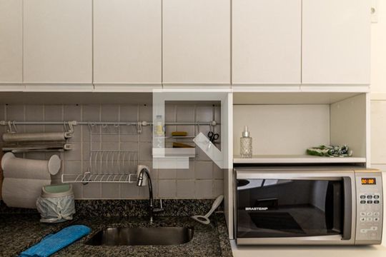Cozinha - Microondas de kitnet/studio para alugar com 1 quarto, 32m² em Vila Buarque, São Paulo